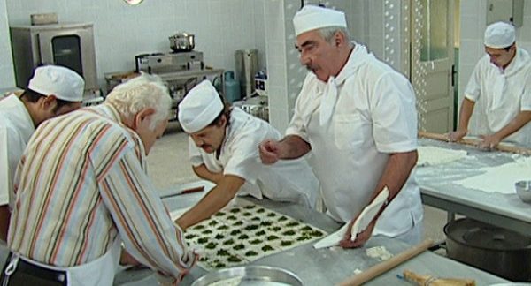 Aile Arasında’da kebap, Yabancı Damat’ta baklava yapan Erdal Özyağcılar, Balkan Ninnisi’nde köfte pişirecek! 1