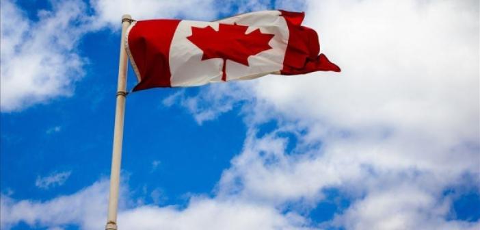 Kanada'da İslamofobi! Müslüman Öğretmenin İşine Başörtüsü Nedeniyle Son Verildi