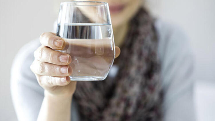 Günde en az 2 litre su tüketiminin tedavideki yeri çok önemli