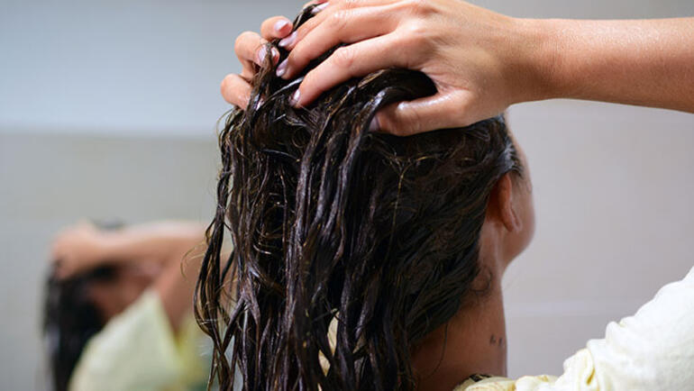 Pandemi döneminde kuaföre gitmeden saç işlemlerimizi nasıl yaparız