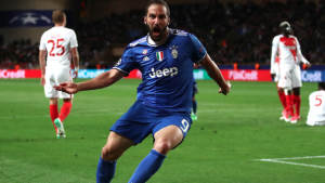 Juventus, Monaco'yu Higuain'in golleri ile devirdi