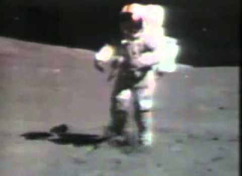 Uzayda Taşa Takılıp Düşen Astronot